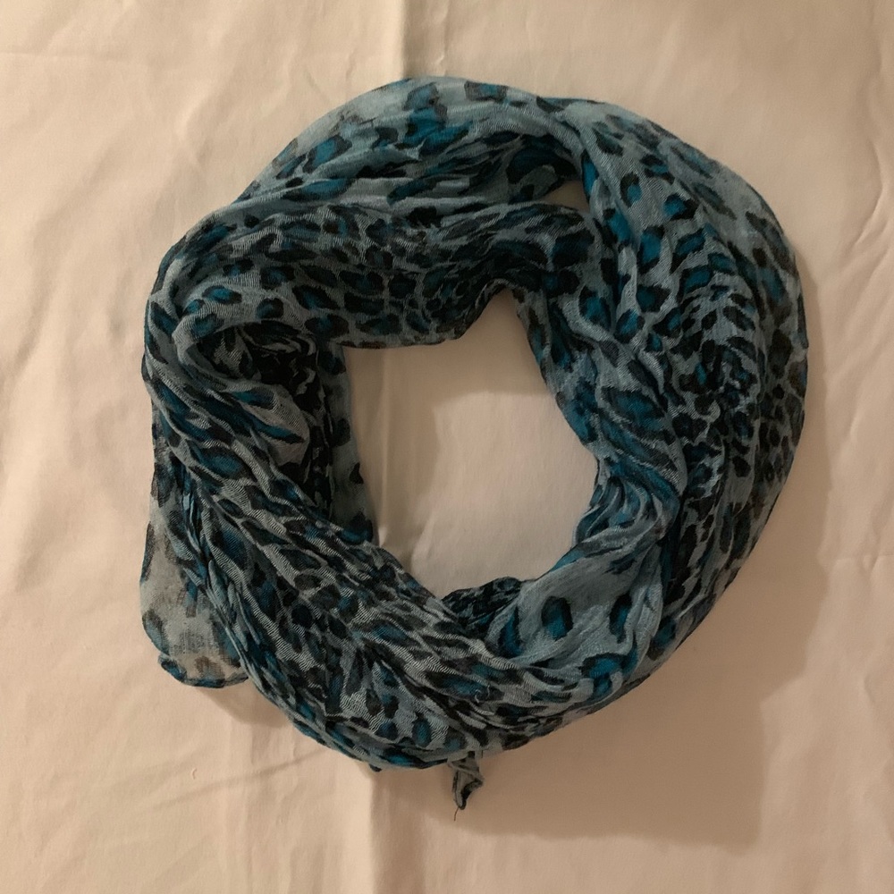 Scarf -blue cheetah print